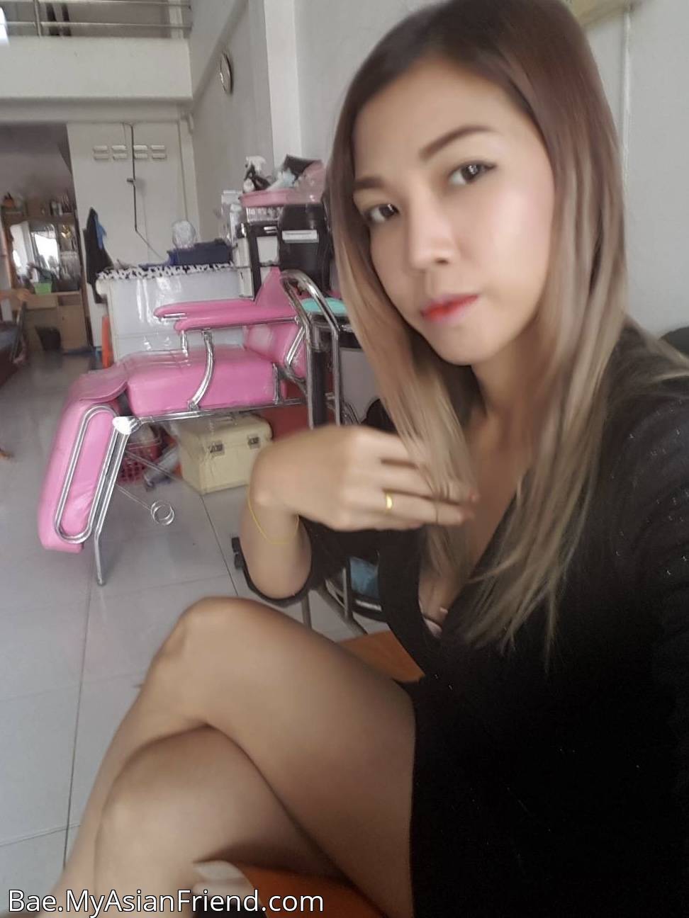 Busty petite Pattaya Bae at her hair salon